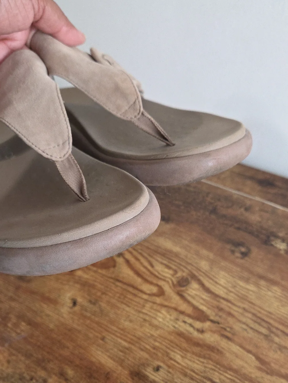 Vionic color tan